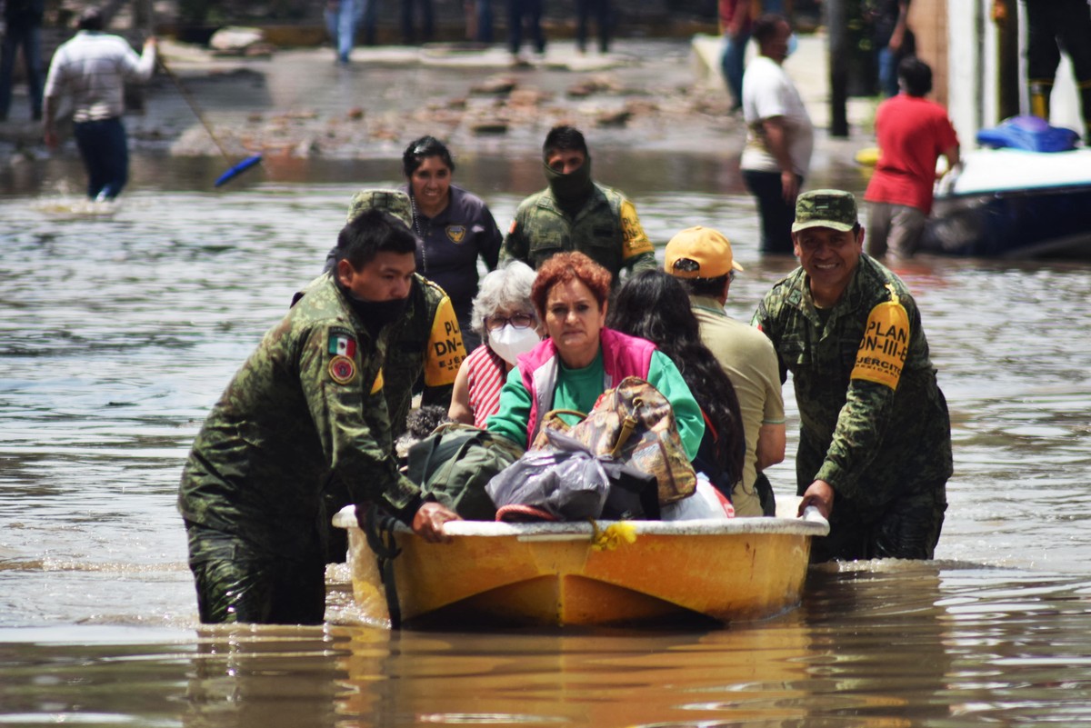 Fortes chuvas inundam hospital no México e causam pelo menos 16 mortes
