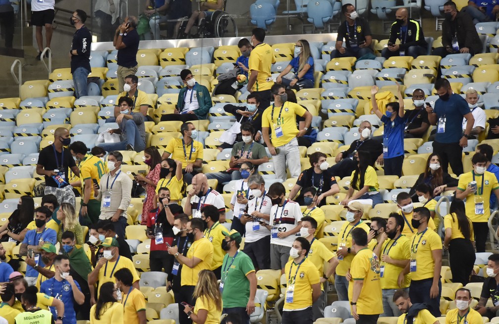 Torcedores na final da Copa América, entre Brasil e Argentina, no Maracanã — Foto: André Durão