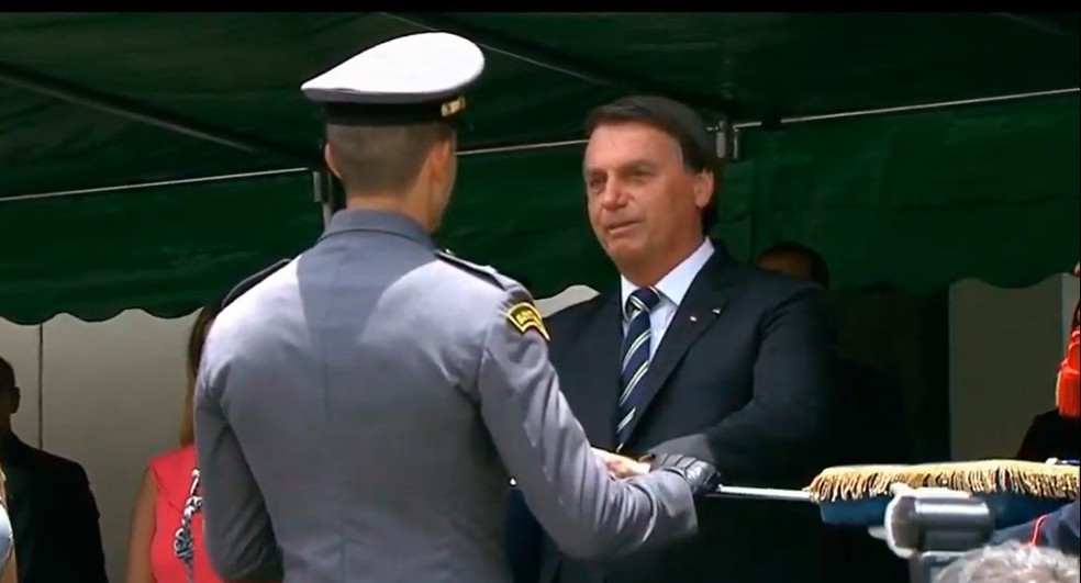 Bolsonaro participa de formatura de cadetes na Academia Militar das Agulhas Negras, em Resende — Foto: Reprodução/EBC
