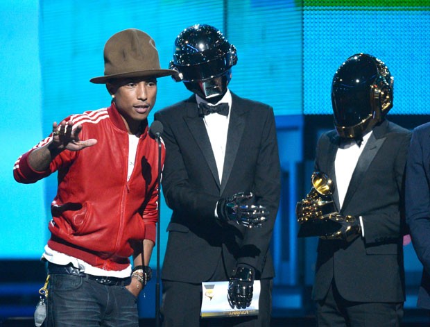 Pharrell Williams e Daft Punk, recebendo o Grammy de Melhor Álbum de 2013 (Foto: Getty Images)
