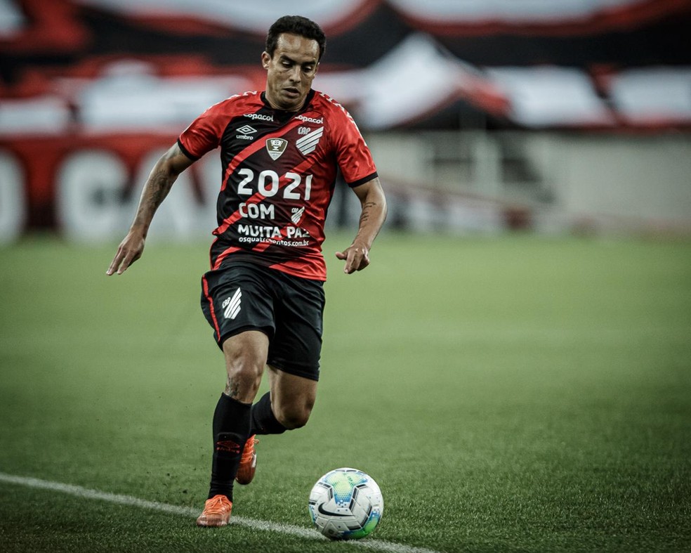 Jadson Reestreia Pelo Athletico Volta A Jogar Apos Um Ano Parado E Ja Mira Vaga Na Libertadores Athletico Pr Ge