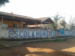 Chamas atingiram interior da escola, em Aparecida de Goiânia, Goiás (Foto: Saulo Lopes/ TV Anhanguera)