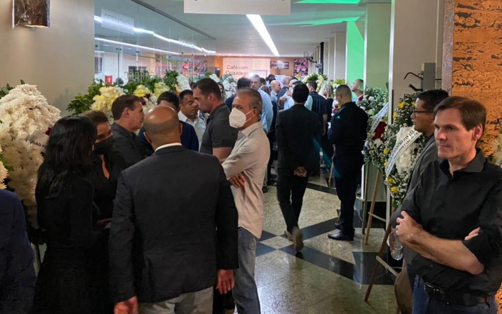 Lissauer Vieira (PSD), Vanderlan Cardoso (PSD) e Vitor Hugo (PL) no velório de Ronaldo Ramos Caiado Filho em Goiânia — Foto: Michel Gomes/g1 Goiás