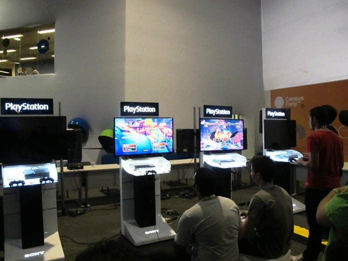 Campuseros competem partidas de Street Fighter (Foto: Laura Martins/Techtudo)