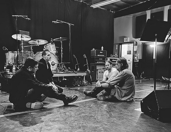 Os músicos do grupo My Chemical Romance nos ensaios do show que marcou o retorno da banda (Foto: Instagram)