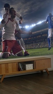 TV gigante gastando pouco? Veja 5 projetores baratos para assistir à Copa