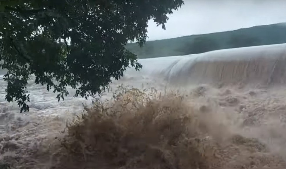 Barragem em Jussiape se rompe, e Prefeitura de Itambé pede que moradores deixem suas casas — Foto: Divulgação / Terra Querida Jussiape BA 