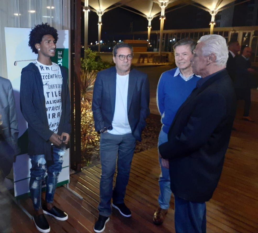 Talles Magno, Luxemburgo, Dinamite e Jorge Salgado conversam durante evento de lan�amento do novo CT � Foto: Felippe Costa