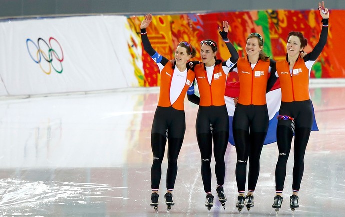  Irene Wust, Marrit Leenstra, Lotte van Beek e Jorien Ter Mors Holanda sochi patinação (Foto: Reuters)
