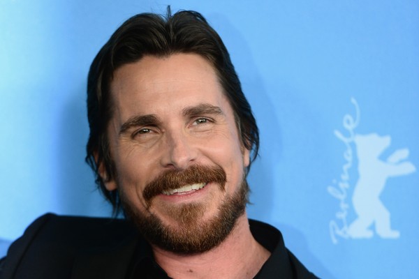 Hoje ele é um ator ganhador do Oscar, mas Christian Bale apanhou de garotos na escola por muitos anos. “Era um inferno. Me socavam e chutavam o tempo todo”, contou o ator em uma entrevista (Foto: Getty Images)