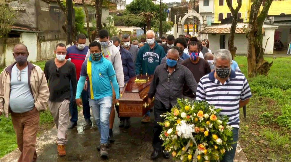 Jorge Portugal foi enterrado na tarde desta terça-feira, em Santo Amaro — Foto: Reprodução / TV Bahia