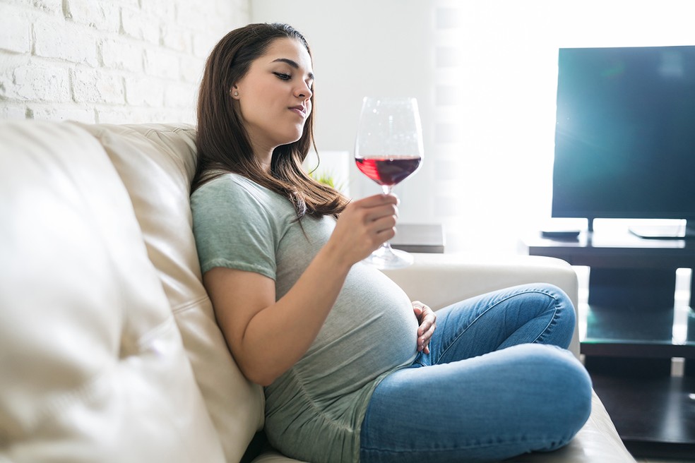 Dados quantitativos acerca do consumo de bebidas alcóolicas preocupam especialistas. — Foto: Getty Images