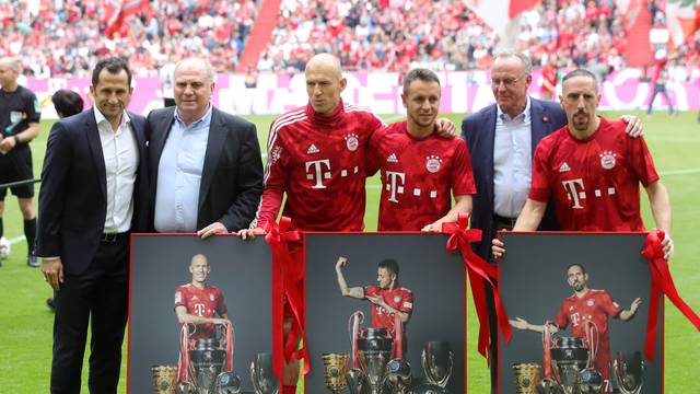 Robben, Rafinha e RibÃ©ry receberam homenagens da diretoria do Bayern de Munique