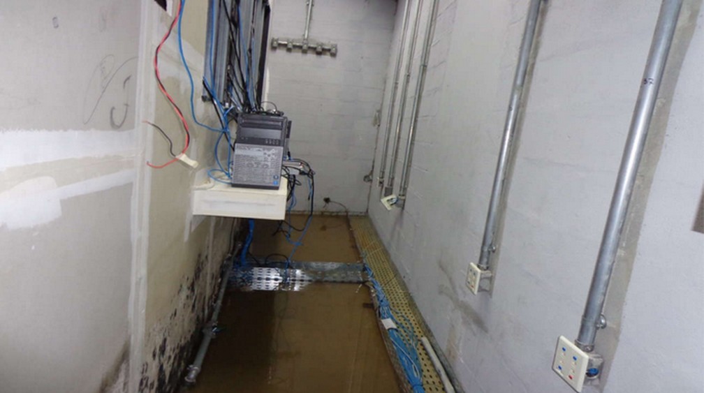 Sala elÃ©trica do velÃ³dromo teve curto-circuito apÃ³s infiltraÃ§Ãµes e inundaÃ§Ã£o â€” Foto: ReproduÃ§Ã£o