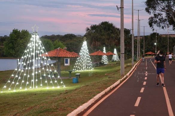 Para celebrar o Natal, Parque do Sabiá recebe iluminação e decoração especial em Uberlândia