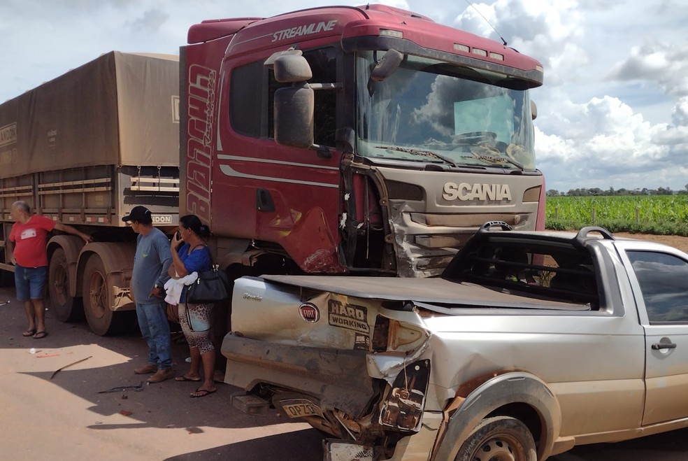 Veículos envolvidos em acidente nesta segunda-feira (21) em Sinop — Foto: Reprodução