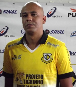 Após quatro lesões no joelho, Alex Silva tenta recomeço no São Bernardo