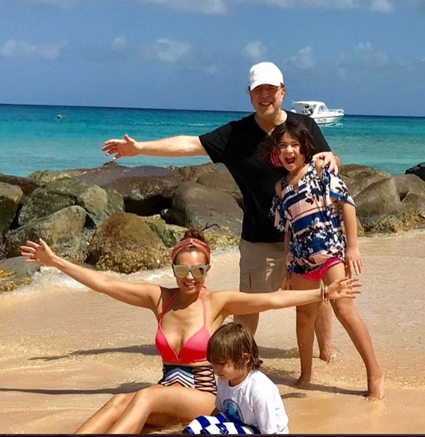 Thalia e Tommy Mottola com os filhos Matthew e Sabrina (Foto: Reprodução)