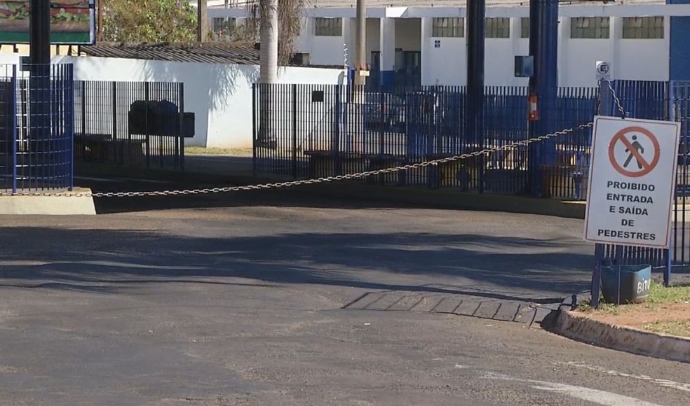 Terminal de Ourinhos permaneceu fechado no domingo (Foto: TV TEM / Reprodução )