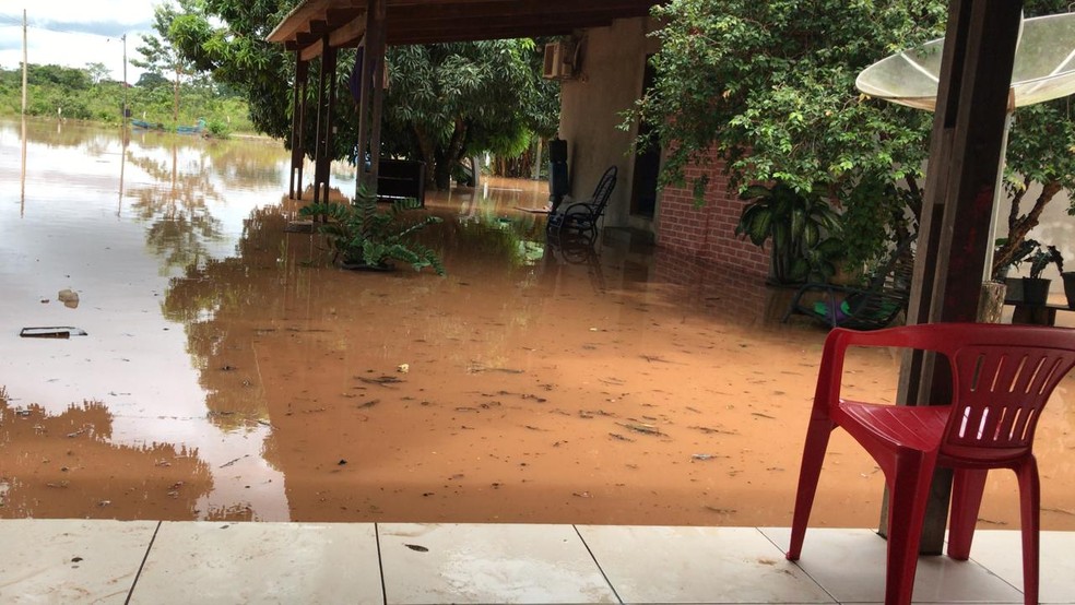 Rio transbordou e chácara ficou alagada depois de chuva forte — Foto: Arquivo pessoal