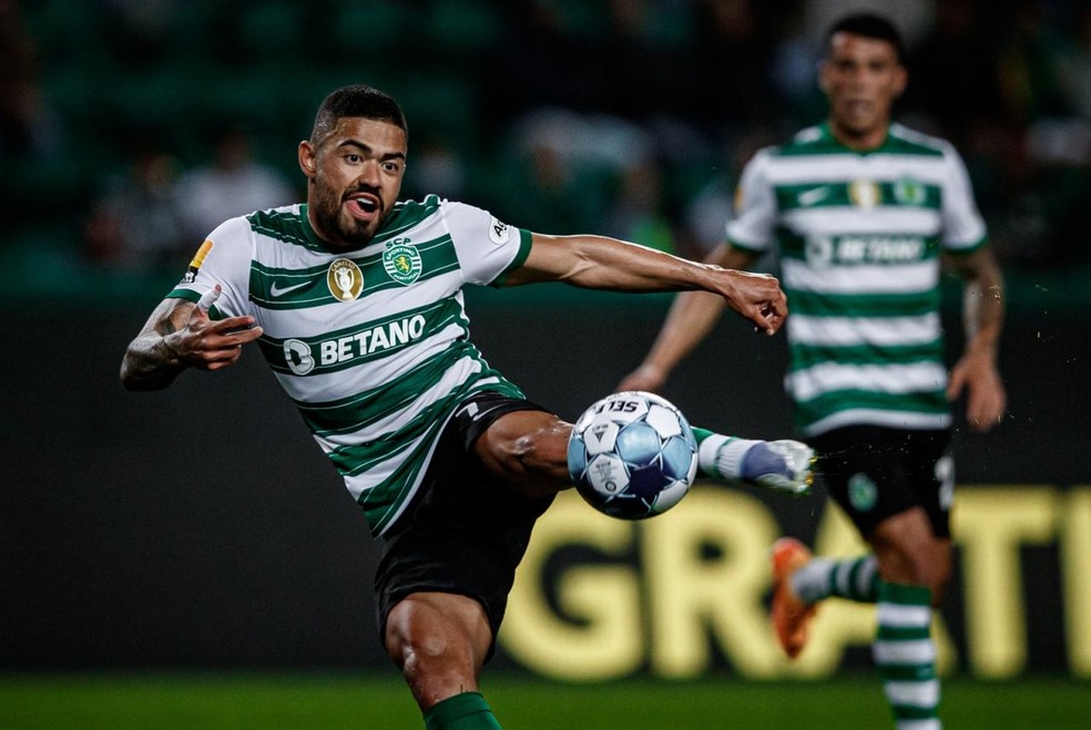 Bruno Tabata durante partida pelo Sporting no Campeonato Português — Foto: Divulgação