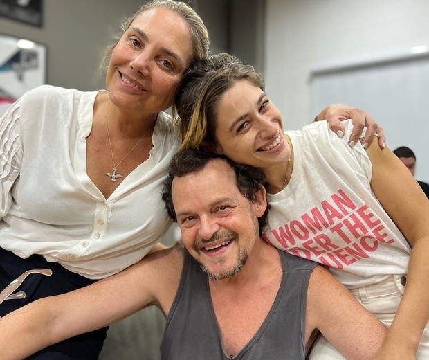 Heloisa Pérrissé, Luisa Arraes e Matheus Nachtergaele nos bastidores de Cine Holliúdy (Foto: Reprodução/Instagram)