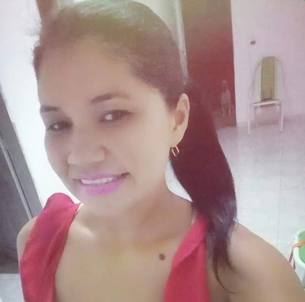 Daniele Medeiros, de 32 anos, foi encontrada morta e enterrada no quintal de casa em SÃ£o Fernando, no interior do RN â Foto: Redes sociais