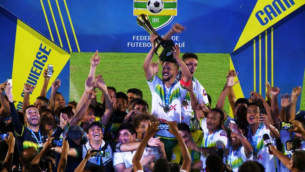 Jogadores do Picos comemoram título — Foto: Pablo Silva/TV Clube