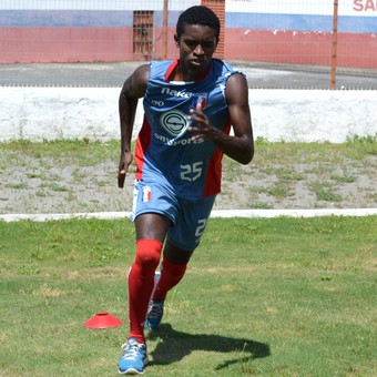 Gato arrependido, Maxwell quer voltar ao Flamengo de cara limpa