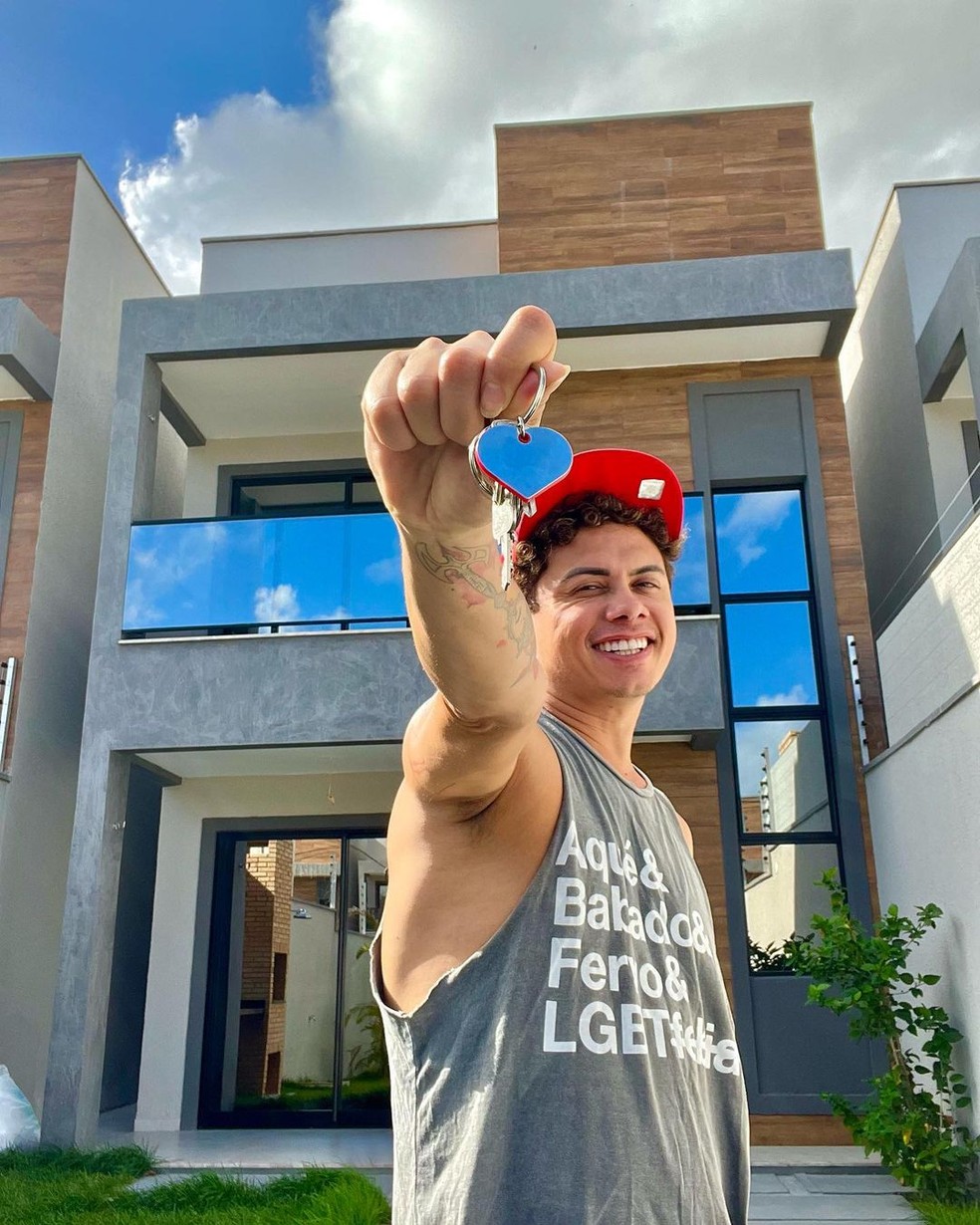 Silvero Pereira revela detalhes da primeira casa própria: 'Não quero gastar muito' — Foto: Reprodução/Instagram