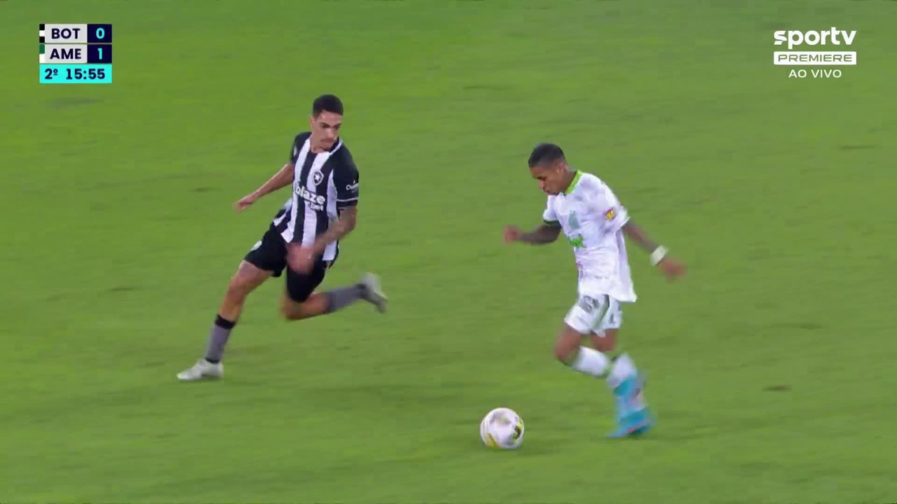Gol de fora da área contra o Botafogo