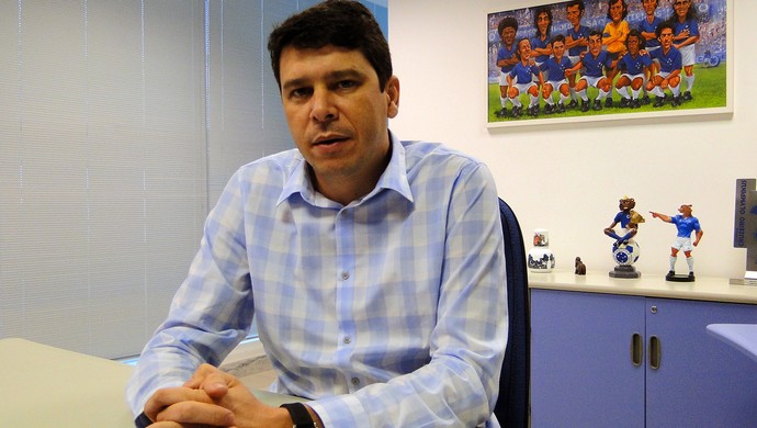 Marcone Barbosa diretor de marketing do Cruzeiro (Foto: Marco Astoni)