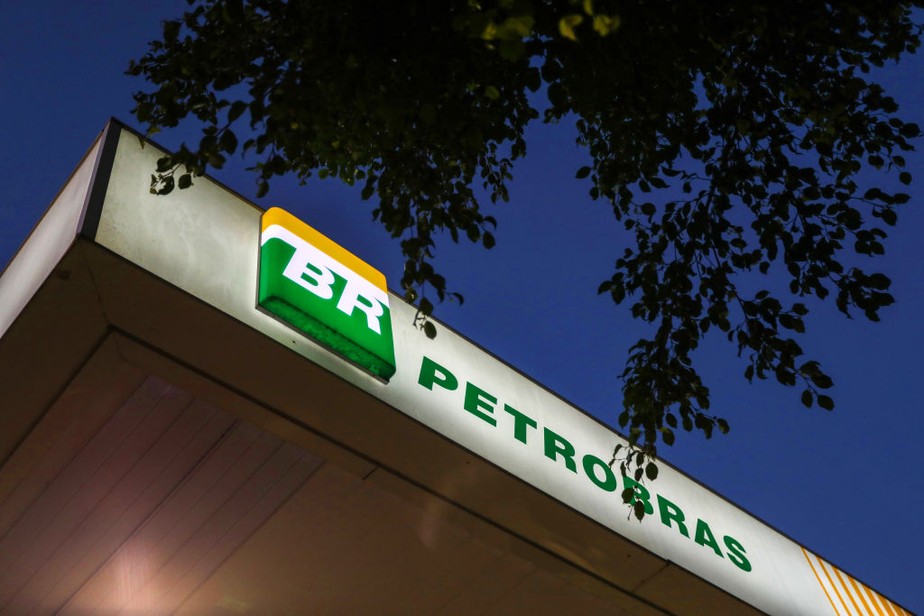 Petrobras vai absorver aumentos sem repassar ao consumidor, diz Prates |  Economia | PEGN