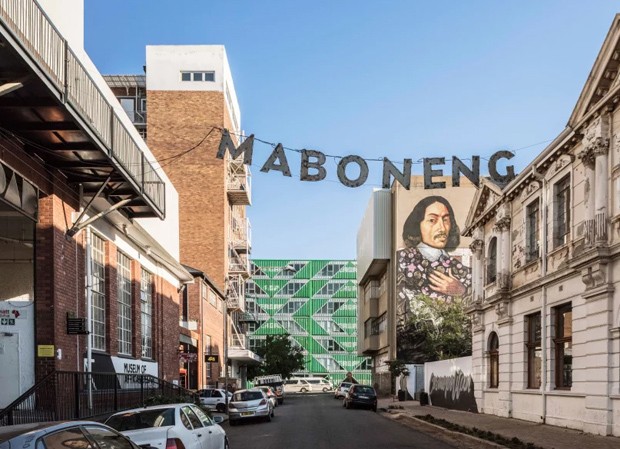 Prédio de apartamentos é construído com 140 contêineres na África do Sul (Foto: Divulgação)