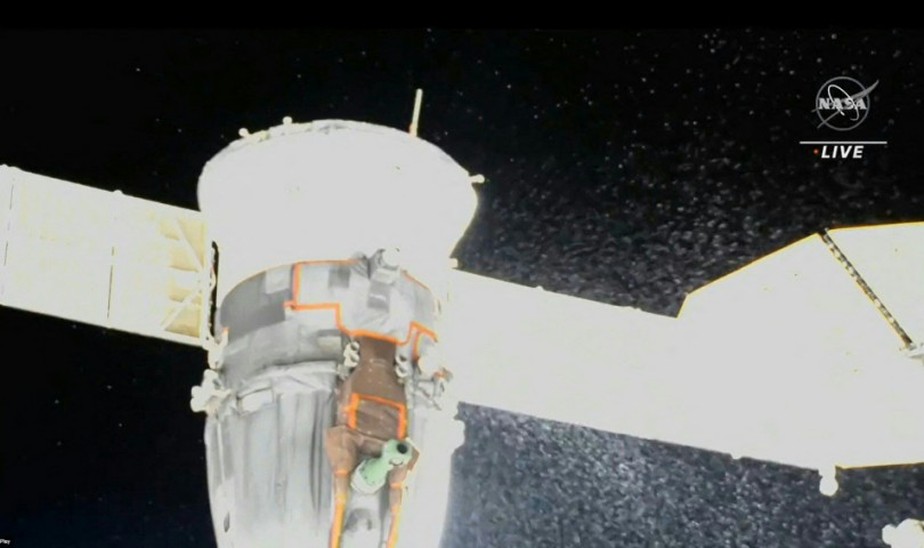 Pulverização líquida da extremidade traseira da espaçonave Soyuz MS-22