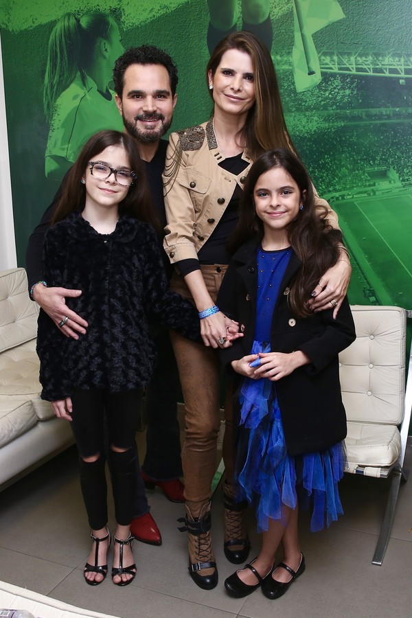 Luciano com a família (Foto: Manuela Scarpa/ Brazil News)