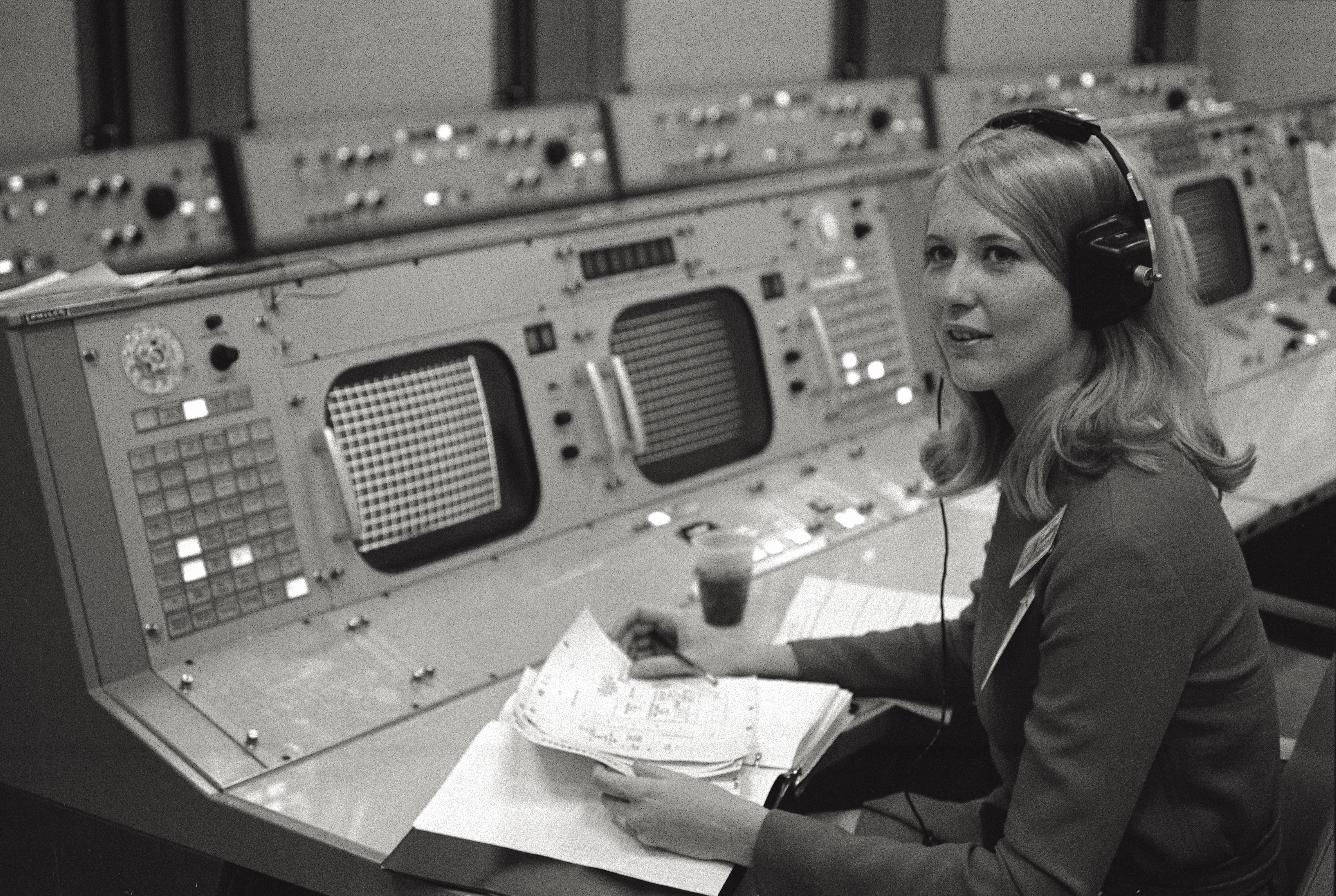 Poppy Northcutt, a mulher que ajudou a trazer os astronautas da Apollo 11 de volta para casa  (Foto: GETTY IMAGES)