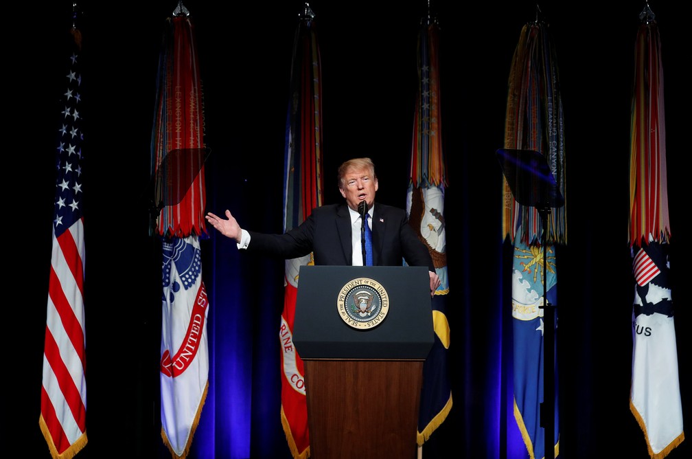 Donald Trump anuncia promessas para sistema de mÃ­sseis dos EUA â€” Foto: Kevin Lamarque/Reuters