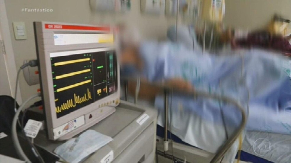 Paciente em atendimento em hospital finaciado pelo SUS — Foto: Fantástico/ Reprodução