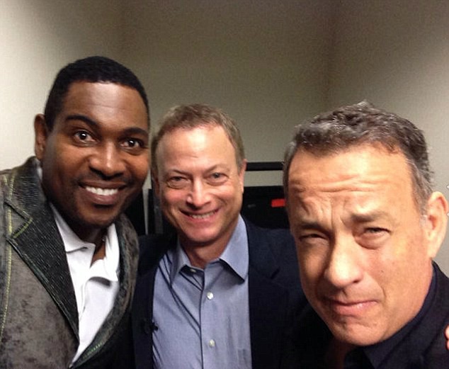 Mykelti Williamson (à esq.), Gary Sinise (centro) e Tom Hanks. (Foto: Divulgação)
