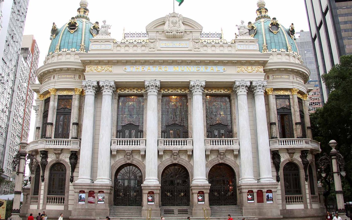 Theatro Municipal do Rio completa 109 anos e comemora com espetáculos