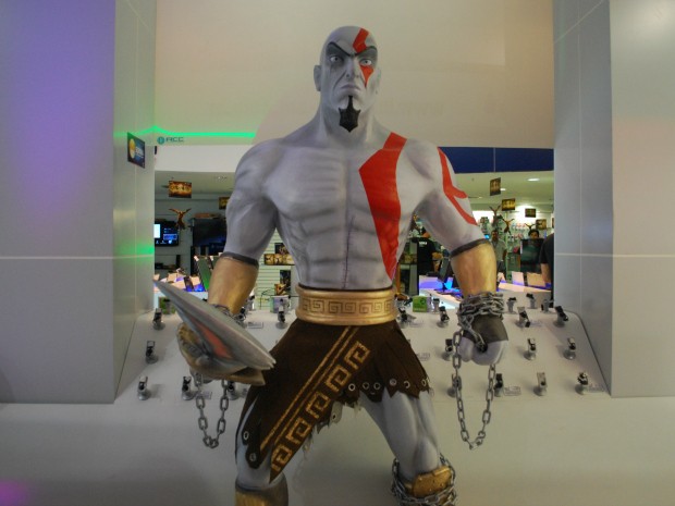 Em God of War, Kratos é representado por novo actor devido à altura