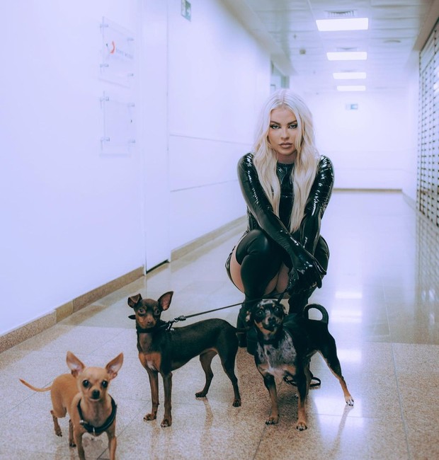 Luisa Sonza e cachorras (Foto: Reprodução / Instagram)