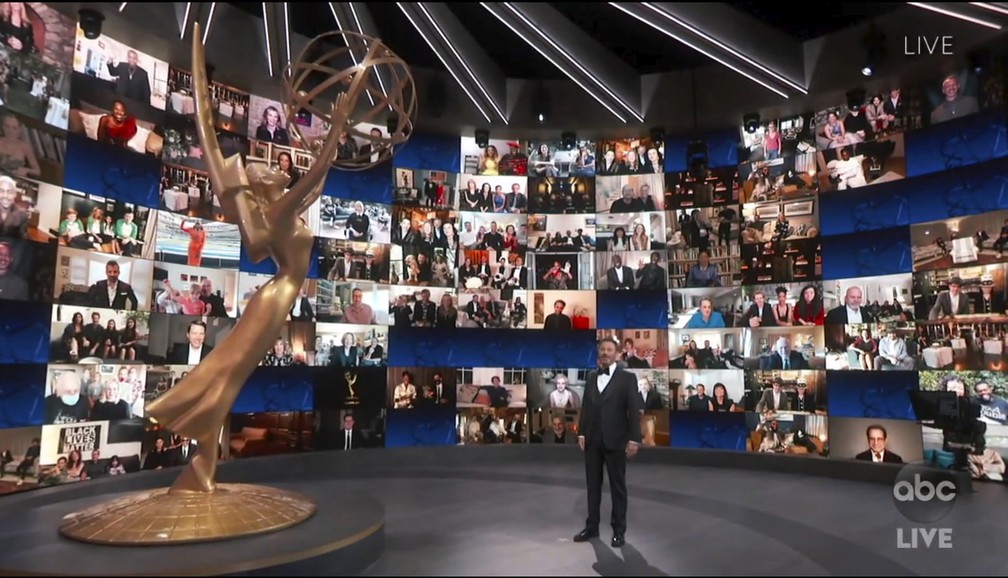 O apresentador Jimmy Kimmel se conecta com as centenas de convidados do Emmy 2020 através de chamadas de vídeo — Foto: The Television Academy e ABC Entertainment/AP