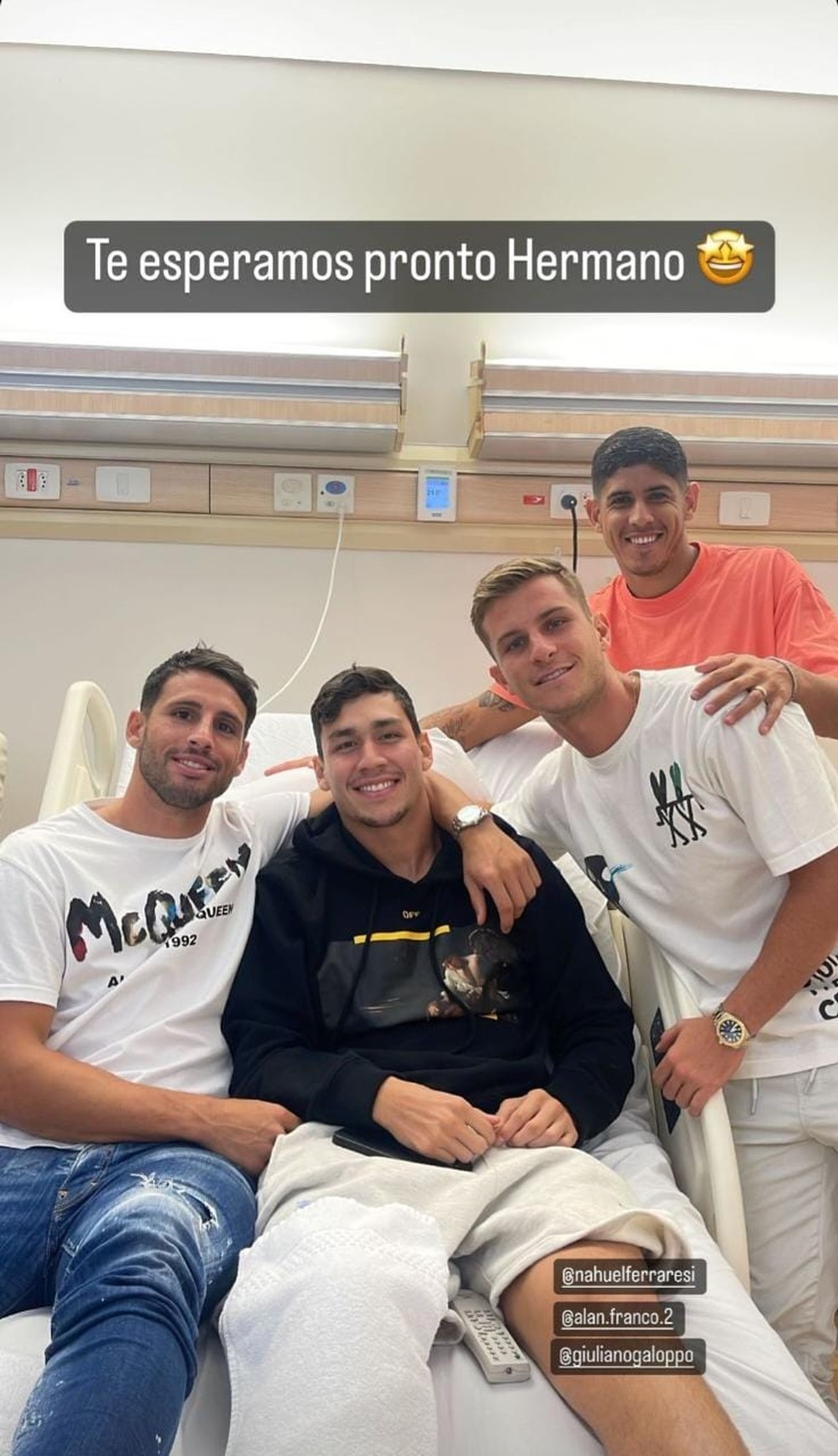 Argentinos do São Paulo visitam Ferraresi no hospital: 