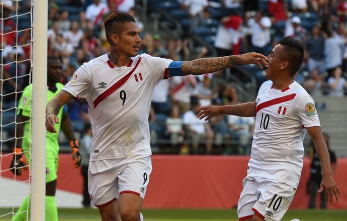 Guerrero leva pintura internacional com peixinho na Copa América