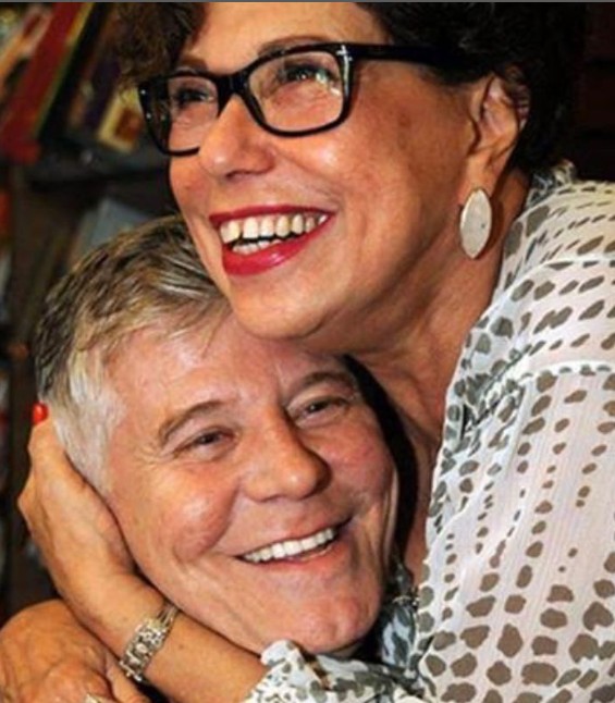 Miguel Falabella posta homenagem a Maria Carmem Barbosa, autora de 'Sai de baixo': 'Amizade gravada nas estrelas'
