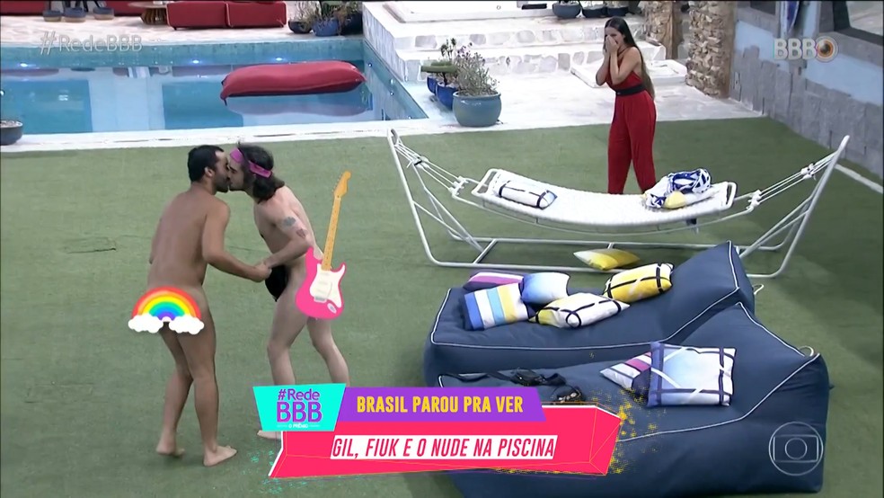 Gil, Fiuk e o nude na piscina — Foto: Gshow