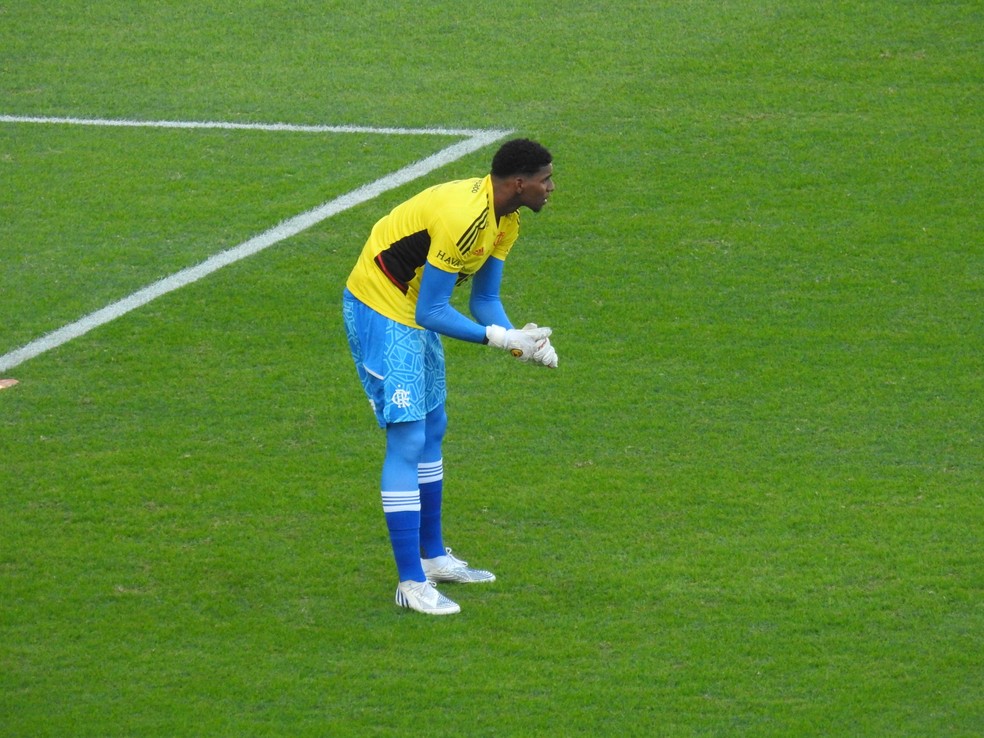 21/5/2022 – 15:57: Hugo entra em campo com misto de vaias e apoio antes de Flamengo x Goiás