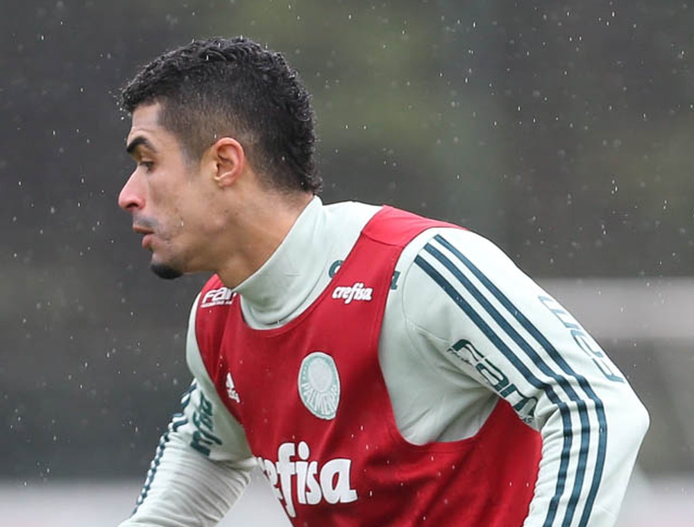  Cuca preserva Egídio e fala em respeito ao lateral-esquerdo do Palmeiras